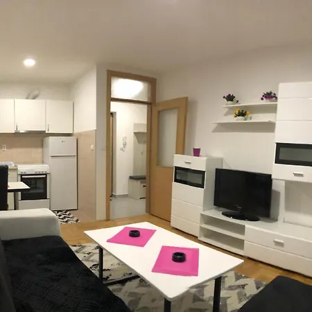 アパート Apartman Decanska